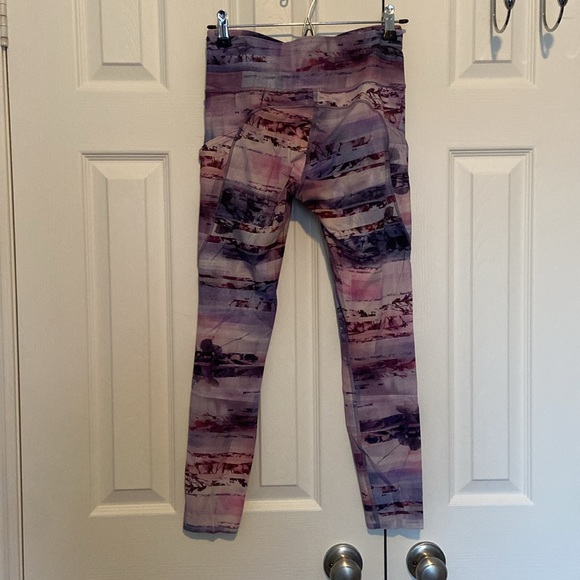 lululemon Fast & Free 7/8 Tight II *Nulux 25"
Sunrise Silhouette Multi - Picture 3 of 3